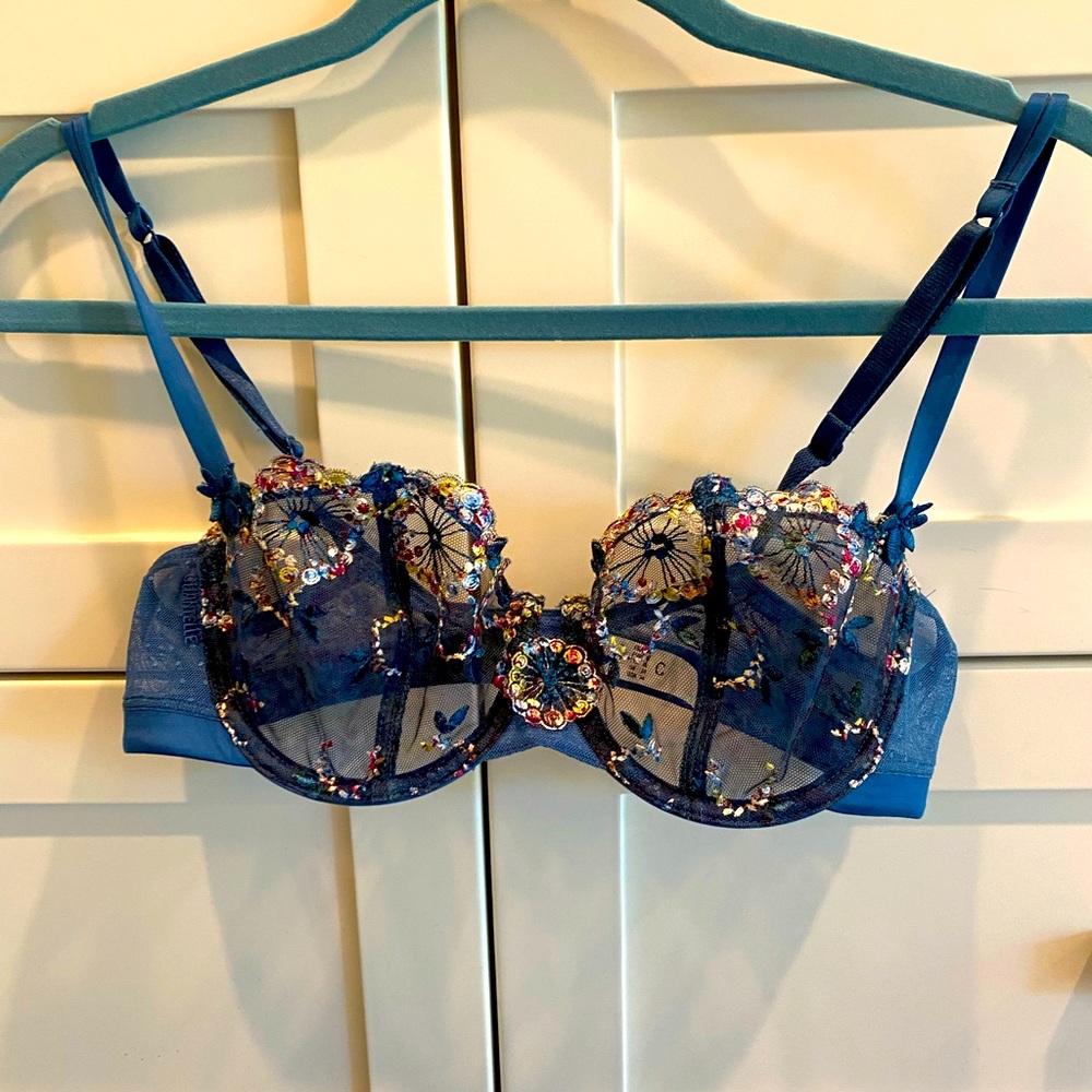 Chantelle aqua colored underwire bra. Size 34C